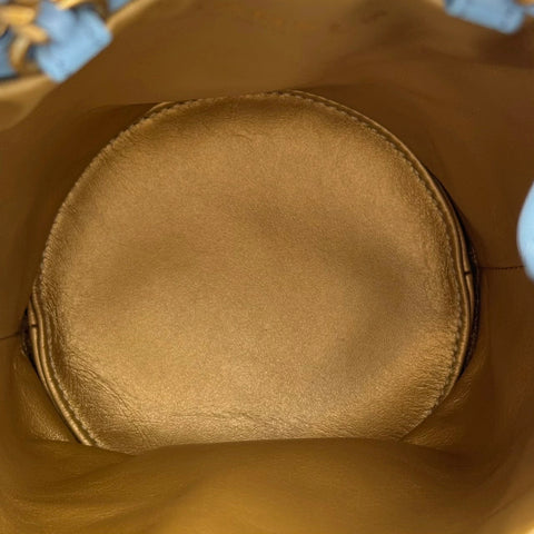 【中古】 CHANEL シャネル バケット ショルダーバッグ ライトブルー ラムスキン ブルー系 ゴールド金具 ランダム番(2021年~) ブランドバッグ ショルダーバッグ 中古品 (CHANEL,bucket,liteblue,lambskin,gold,shourderbag,used)