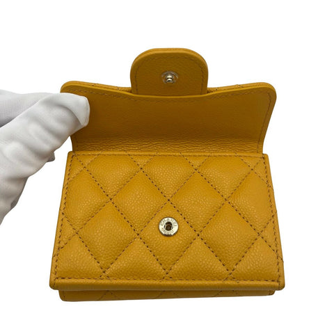 【中古】 CHANEL シャネル クラシックウォレット イエロー キャビアスキン ゴールド金具 ランダム番(2021年~) ブランド財布 中古品 (CHANEL,classic,wallet,yellow,gold,caviarskin,used)
