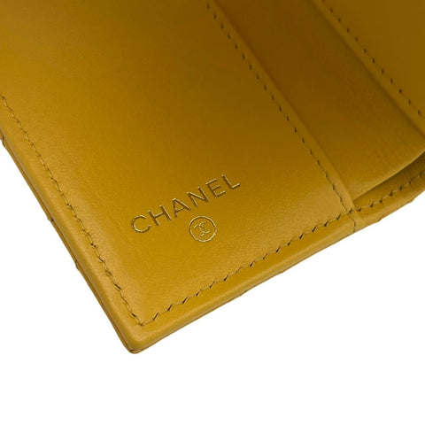 【中古】 CHANEL シャネル クラシックウォレット イエロー キャビアスキン ゴールド金具 ランダム番(2021年~) ブランド財布 中古品 (CHANEL,classic,wallet,yellow,gold,caviarskin,used)