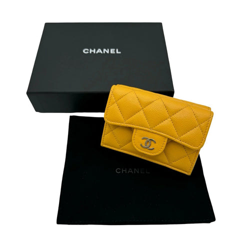 【中古】 CHANEL シャネル クラシックウォレット イエロー キャビアスキン ゴールド金具 ランダム番(2021年~) ブランド財布 中古品 (CHANEL,classic,wallet,yellow,gold,caviarskin,used)