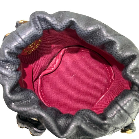 【中古】 CHANEL シャネル マトラッセ チェーンバケットバッグ チェーンショルダー キャビアスキン ブラック系 ゴールド金具 ランダム番(2021年~) ブランドバッグ 中古品 (CHANEL,MATELASSE,black,caviarskin,chain,bucketbag,used)