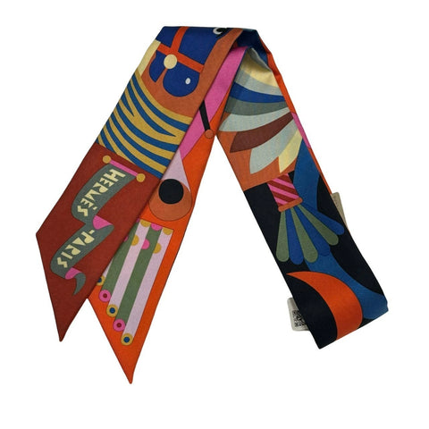 【新品未使用】Hermès エルメス TWILLY ツイリー  《パラード・アン・ファンファーレ》H064150S07 シルク100% レディース プレゼント ギフト