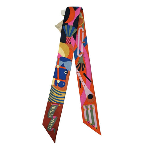 【新品未使用】Hermès エルメス TWILLY ツイリー  《パラード・アン・ファンファーレ》H064150S07 シルク100% レディース プレゼント ギフト