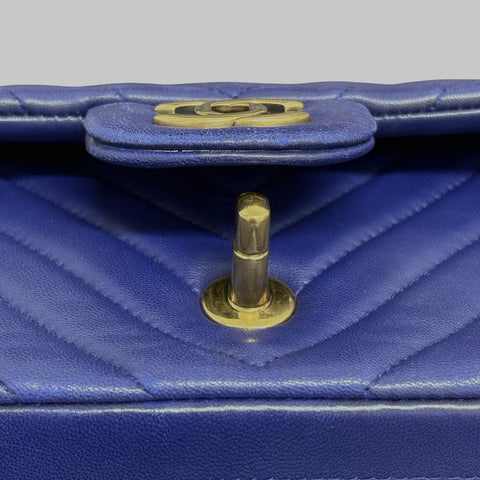 【中古】 CHANEL シャネル CHAIN BAG MINI Vステッチ チェーンショルダー 21番台(2015~2016年) ブルー系 ラムスキン 中古 USED バッグ