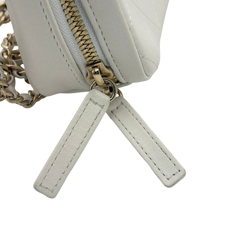 【中古】 CHANEL シャネル ハンドルバッグ ホワイト ラムスキン 30番台(2020-2021年) ブランドバッグ ショルダーバッグ 中古品 レディース