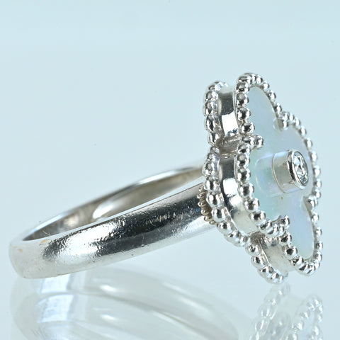 【中古】Van Cleef ＆ Arpels ヴァンクリーフ＆アーペル K18WG VINTAGE ALHAMBRA ヴィンテージアルハンブラ マザーオブパールリング ＃48 6.73g BOX 保証書
