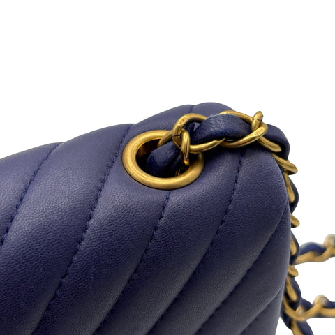 【中古】 CHANEL シャネル CHAIN BAG MINI Vステッチ チェーンショルダー 21番台(2015~2016年) ブルー系 ラムスキン 中古 USED バッグ