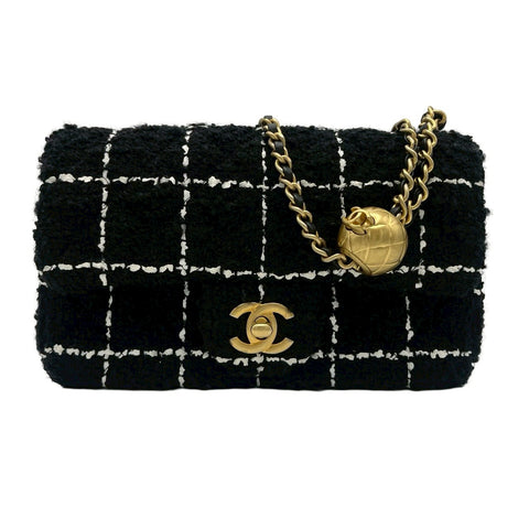 【中古】 CHANEL シャネル TWEED MINI MATELASSE ツイードミニマトラッセ ショルダーバッグ ランダム番(2023年～) ブラック/ホワイト ツイード 中古 USED バッグ