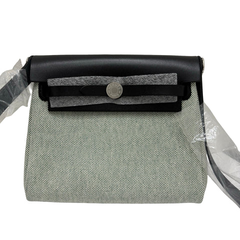 【新品未使用】 Hermes エルメス HERBAG ZIP 20 エールバッグジップ 20 ミニ ショルダーバッグ K刻(2025年) エクリュ/ヴェールモヤイヤン/ブラック キャンバス/レザー 新品未使用 NEW バッグ