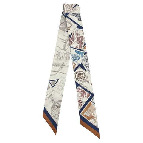 【新品未使用】 Hermes エルメス 《フォーブルの切手愛好家》 ツイリー ブルー・マリン／クレーム/キャラメル シルク100％ 新品未使用