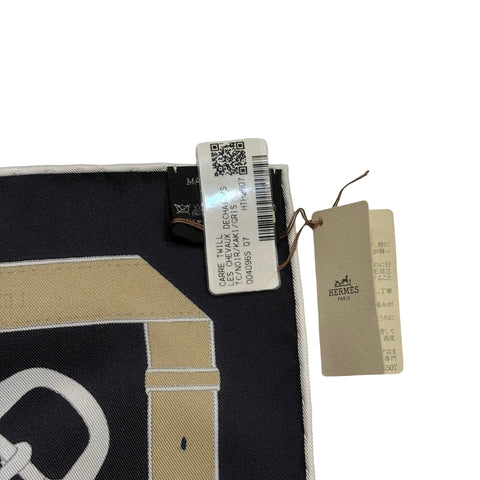 【新品未使用】 Hermes エルメス カレ 90 《シュヴォー・デシェネ》 小物 黒 / カーキ / グレー シルク100% 新品未使用