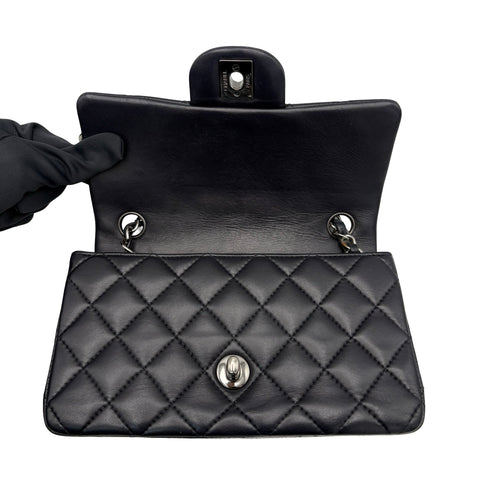 【中古】 CHANEL シャネル MINI MATELASSE ミニマトラッセ ショルダーバッグ 23番台(2016年) ブラック ラムスキン 中古 USED バッグ