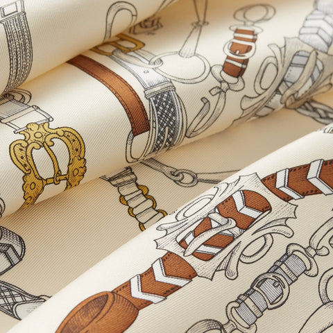 【新品未使用】 Hermes エルメス カレ 90 《シュヴォー・デシェネ》 小物 イヴォワール / ヴェール・ロデン / ヴィエイユ・オール スカーフ シルク100％ 新品未使用 SILK