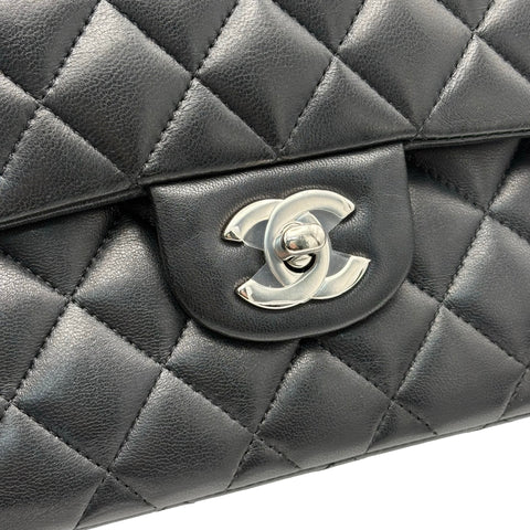 【中古】 CHANEL シャネル DOUBLE FLAP MATELASSE ダブルフラップマトラッセ ショルダーバッグ 31番台(2021年) ブラック ラムスキン 中古 USED バッグ
