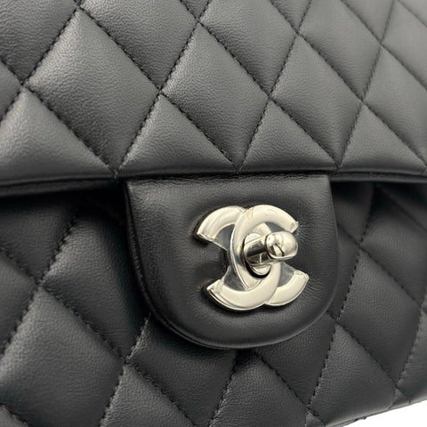 【中古】 CHANEL シャネル 11.12 SHOULDER BAG 11.12 ダブルフラップ マトラッセ ショルダーバッグ 29番台(2019-2020年) ブラック ラムスキン 中古 USED バッグ