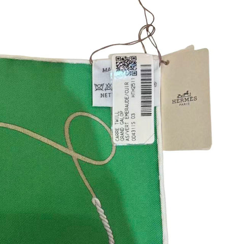 【新品未使用】 Hermes エルメス  カレ 90 《グラン・ギャロップ》 小物 カラー ヴェール・エムロード / キュイール / レッド シルク100% スカーフ 新品未使用 2026年春夏新作コレクション