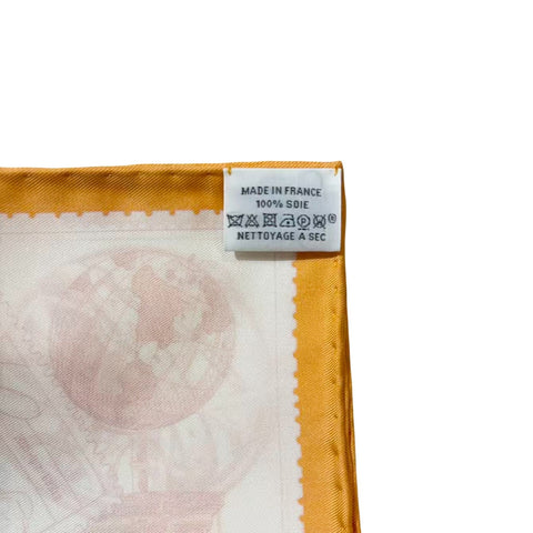 【新品未使用】 Hermes エルメス SCARF ガヴロッシュ 《フォーブルの切手愛好家》 カレ45 スカーフ オランジュ・キュイ / 白 / グレー シルク100% 新品未使用 100%SILK