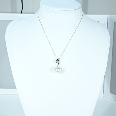 【美品】K18WG SOUTH SEA PEARL NECKLACE 白蝶南洋パールペンダントネックレス P13.8mm D0.03ct 6.3g 42cm