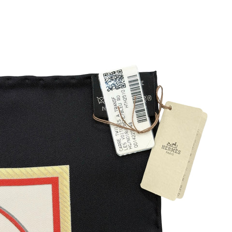 【新品未使用】 Hermes エルメス カレ90《折り畳み式幌の馬車》 スカーフ SCARF 黒 / クレーム / ブルー・ロワイヤル シルク100％ 新品未使用 100%SILK