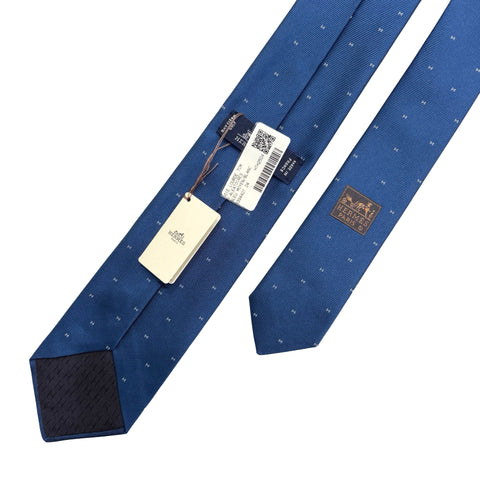 【新品未使用】 Hermes エルメス NECKTIE シルクタイ 7 cm 《マグニファイングH》 ネクタイ ブルー・モワイヤン / 白 シルク100％ 新品未使用 100%SILK