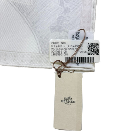 【新品未使用】 Hermes エルメス SCARF カレ 90 《ヘパイストスの馬》 スカーフ SCARF 白 / ブロンズ / ボワ・ドゥ・ローズ シルク100％ 新品未使用 100%SILK