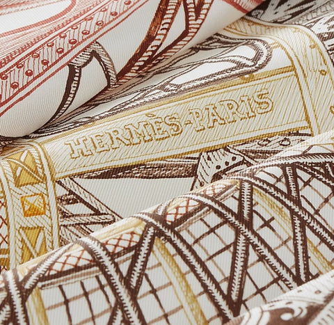 【新品未使用】 Hermes エルメス SCARF カレ 90 《ヘパイストスの馬》 スカーフ SCARF 白 / ブロンズ / ボワ・ドゥ・ローズ シルク100％ 新品未使用 100%SILK