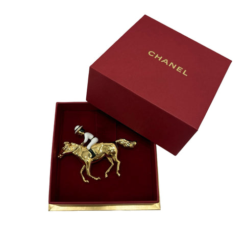 【中古】 CHANEL シャネル HORSE AND RIDER BROOCH 小物 ゴールド/ホワイト GP GOLD/WHITE 2026年