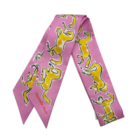 【新品未使用】 Hermes エルメス TWILLY ツイリー 《自由の馬》 小物 ローズ・ヴィフ / ジョーヌ・ヴィフ / 白 シルク100％ 新品未使用