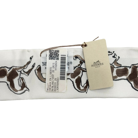 【新品未使用】 Hermes エルメス TWILLY ツイリー 《自由の馬》 小物 白 / ヴェール・ドゥ・グリ / ブロンズ シルク100％ 新品未使用