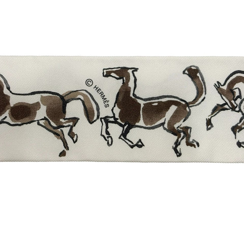 【新品未使用】 Hermes エルメス TWILLY ツイリー 《自由の馬》 小物 白 / ヴェール・ドゥ・グリ / ブロンズ シルク100％ 新品未使用