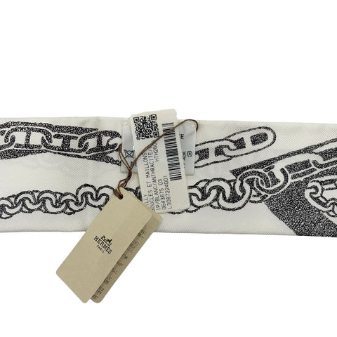 【新品未使用】 Hermes エルメス TWILLY ツイリー 《ブックル・エ・マイヨン》 小物 白 / アントラシト / アンクル シルク100％ 新品未使用