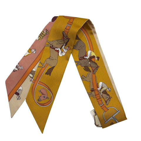【新品未使用】 Hermes エルメス TWILLY ツイリー 《競馬》 小物 サフラン / オランジュ・キュイ / ベージュ・ドレ シルク100％ 新品未使用