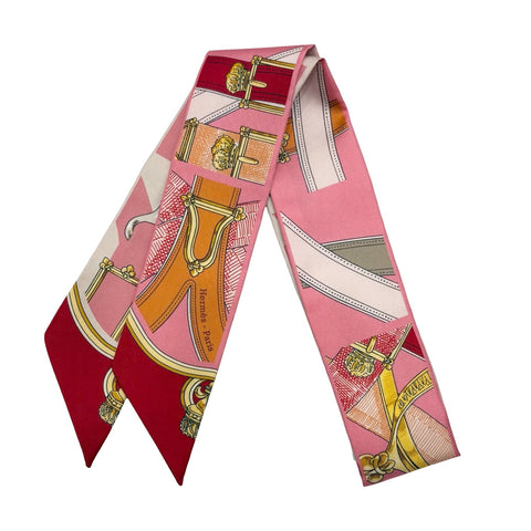 【新品未使用】 Hermes エルメス TWILLY ツイリー 《カヴァルカドゥール・リミックス》 小物 レッド / ピンク / ゴールド シルク100％ 新品未使用