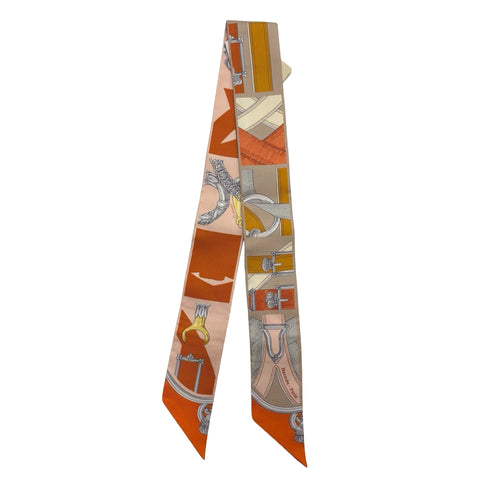 【新品未使用】 Hermes エルメス TWILLY ツイリー 《カヴァルカドゥール・リミックス》 小物 オレンジ / ベージュ / キャラメル シルク100％ 新品未使用