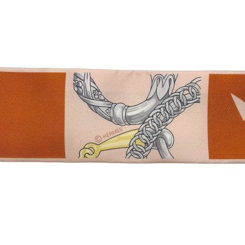【新品未使用】 Hermes エルメス TWILLY ツイリー 《カヴァルカドゥール・リミックス》 小物 オレンジ / ベージュ / キャラメル シルク100％ 新品未使用