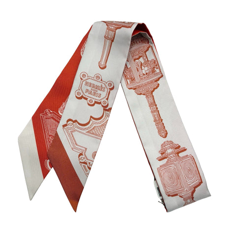 【新品未使用】 Hermes エルメス TWILLY ツイリー 《メルヴェイユーズ・ランタン》 小物 グリ・ペルル / レッド / 白 シルク100％ 新品未使用