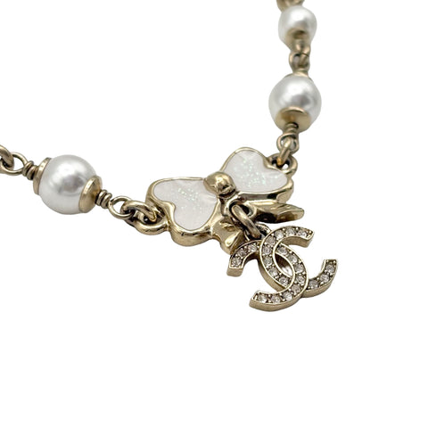 Pre-owned CHANEL COCOMARK RIBON NECKLACE in gold and white with GP and imitation pearls. 