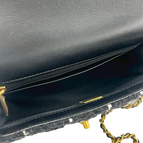 【中古】 CHANEL シャネル TWEED MINI MATELASSE ツイードミニマトラッセ ショルダーバッグ ランダム番(2023年～) ブラック/ホワイト ツイード 中古 USED バッグ
