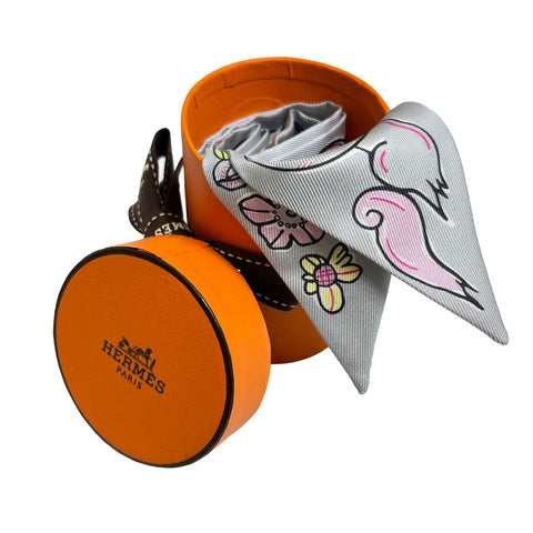 [Brand new, unused] Hermes TWILLY "The Thousand and One Rabbits" H04007S06 2023 Fall/Winter Collection 100% Silk Women's Present Gift