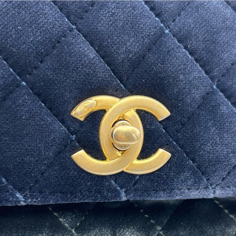 [Used] CHANEL Mini Matelasse Camellia Chain Shoulder Bag Velvet Multicolor Gold Hardware 24th Series (2017) Brand Bag Used Item (CHANEL,MINIMATELASSE,gold,velvat,camellia,shourderbag,multicolor,used)