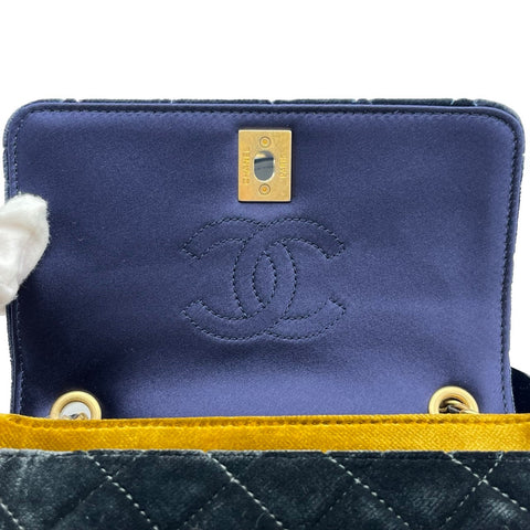 [Used] CHANEL Mini Matelasse Camellia Chain Shoulder Bag Velvet Multicolor Gold Hardware 24th Series (2017) Brand Bag Used Item (CHANEL,MINIMATELASSE,gold,velvat,camellia,shourderbag,multicolor,used)