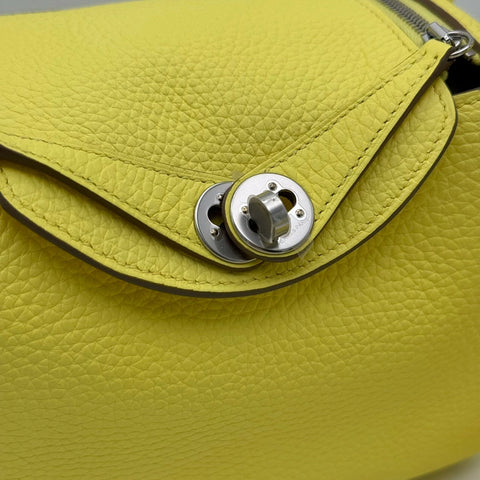 [Brand new] Hermès Mini Lindy Limoncello Yellow Taurillon Clemence Silver hardware B engraved (2023) Brand bag Shoulder bag Handbag New (HERMES,MINILINDY,Limon chello,Taurillon Clemence,silver,shoulder bag,hand bag,New)