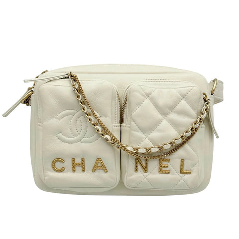 【中古】 CHANEL シャネル マトラッセ ホワイト ラムスキン カメラバッグ ホワイト系 ゴールド金具 ランダム番(2021年～) ブランドバッグ 中古品 レディース (CHANEL,matelasse,camerabag,white,lambskin,gold,shourderbag,used)