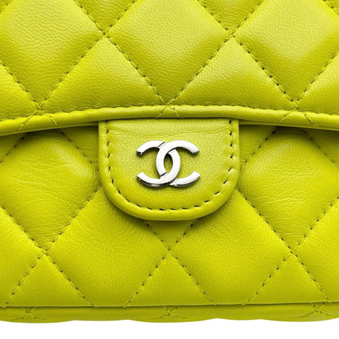 【中古】 CHANEL シャネル マトラッセ チェーン フォンケース ショルダーバッグ ライムグリーン ラムスキン グリーン系 シルバー金具 31番台(2021年) 中古品 (CHANEL,matelasse,chain,phonecase,shourderbag,rambskin,lime green,silver,used)