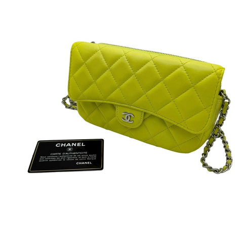 【中古】 CHANEL シャネル マトラッセ チェーン フォンケース ショルダーバッグ ライムグリーン ラムスキン グリーン系 シルバー金具 31番台(2021年) 中古品 (CHANEL,matelasse,chain,phonecase,shourderbag,rambskin,lime green,silver,used)