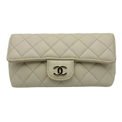 【中古】 CHANEL シャネル マトラッセ チェーンショルダー 眼鏡ケース ホワイト キャビアスキン ゴールド金具 31番台(2021年) 中古品 (CHANEL,matelasse,chain,shourder,glasses case,caviaskin,white,gold,used)