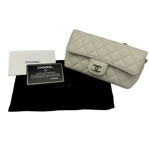 【中古】 CHANEL シャネル マトラッセ チェーンショルダー 眼鏡ケース ホワイト キャビアスキン ゴールド金具 31番台(2021年) 中古品 (CHANEL,matelasse,chain,shourder,glasses case,caviaskin,white,gold,used)