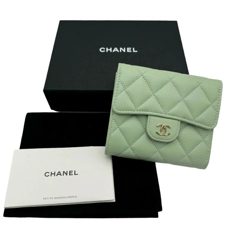 【中古】 CHANEL シャネル タイムレス クラシックウォレット ミントグリーン キャビアスキン ゴールド金具 ランダム番(2021年～) ブランド財布 中古品 (CHANEL,timeless,classic,wallet,mint green,gold,caviarskin,used)