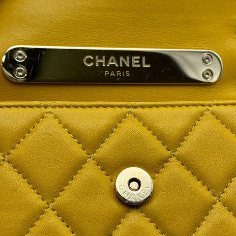 【中古】 CHANEL シャネル マトラッセ トップハンドル ミニ ショルダーバッグ イエロー ラムスキン イエロー系 ゴールド金具 ランダム番(2021年～) 中古品 (CHANEL,matelasse,tophandle,mini,shourderbag,rambskin,yellow,gold,used)