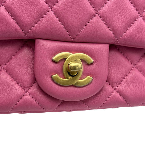 【中古】 CHANEL シャネル ミニマトラッセ  チェーン ショルダーバッグ ピンク ラムスキン ピンク系 ゴールド金具 30番台(2020年) ブランドバッグ ショルダーバッグ 中古 (CHANEL,minimatelasse,pink,lambskin,gold,shourderbag,used)